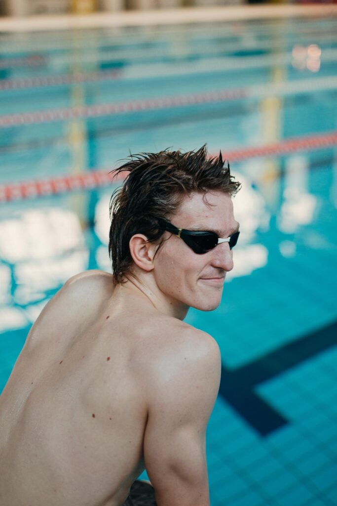 Mateusz Głuszkowski na basenie