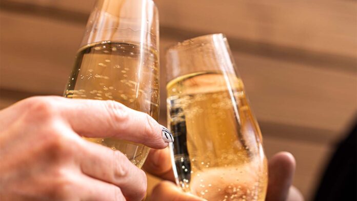 Imprezy integracyjne Wielkopolska - kieliszki od szampana