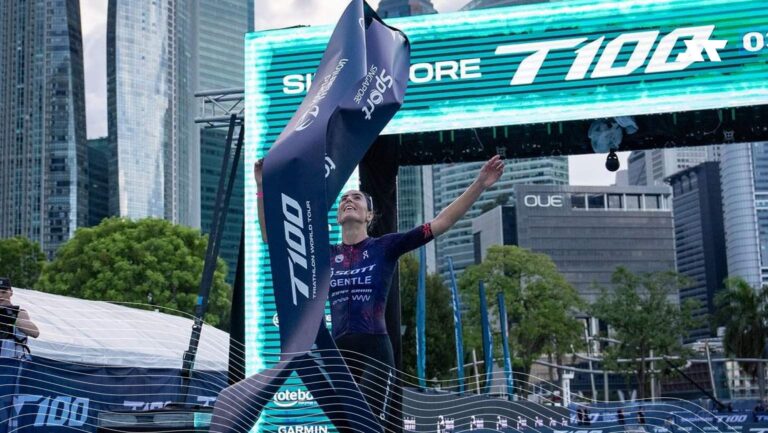 T100 Singapur: Jak Ashleigh Gentle odrobiła 5-minutową stratę na biegu?