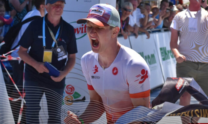 Jacek Krawczyk na mecie Susz Triathlon