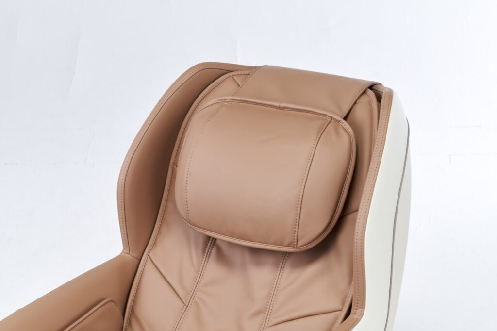 Detal fotela masującego Synca – porównanie fotel masujący vs masażysta