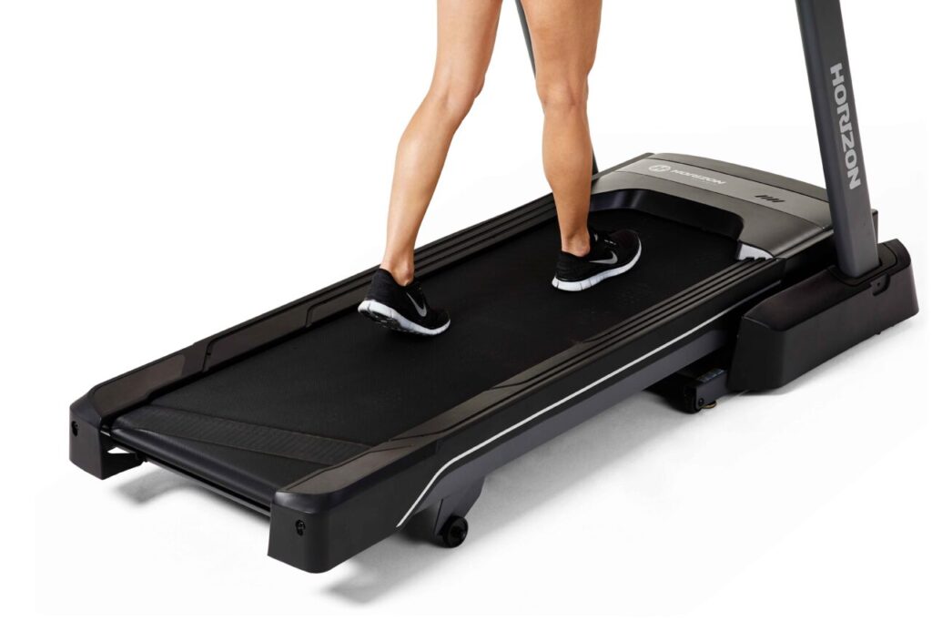 Sprzęt cardio senior – amortyzacja bieżni domowej Horizon