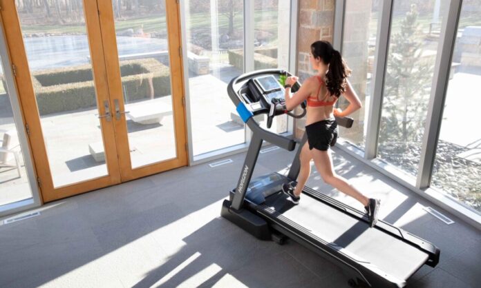 Sprzęt cardio senior – bieżnia domowa Horizon z amortyzacją