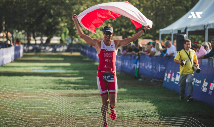 Maciej Brzyski wbiega na metę zawodów