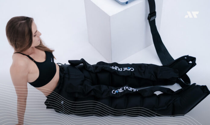 Kobieta wykonuje zabieg presoterapii