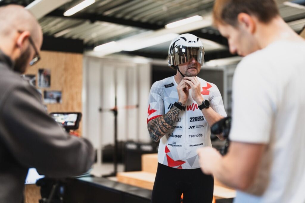 Test stroju triathlonowego Fusion w tunelu aerodynamicznym podczas przygotowań 