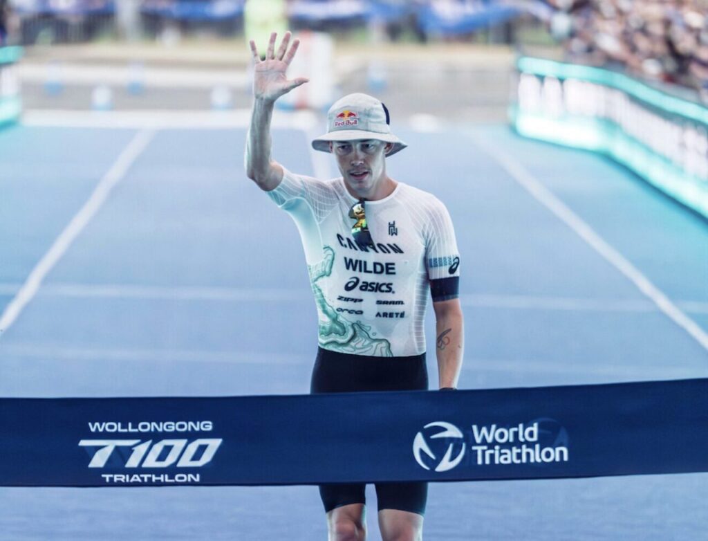 Hayden Wilde wygrywa zawody T100 