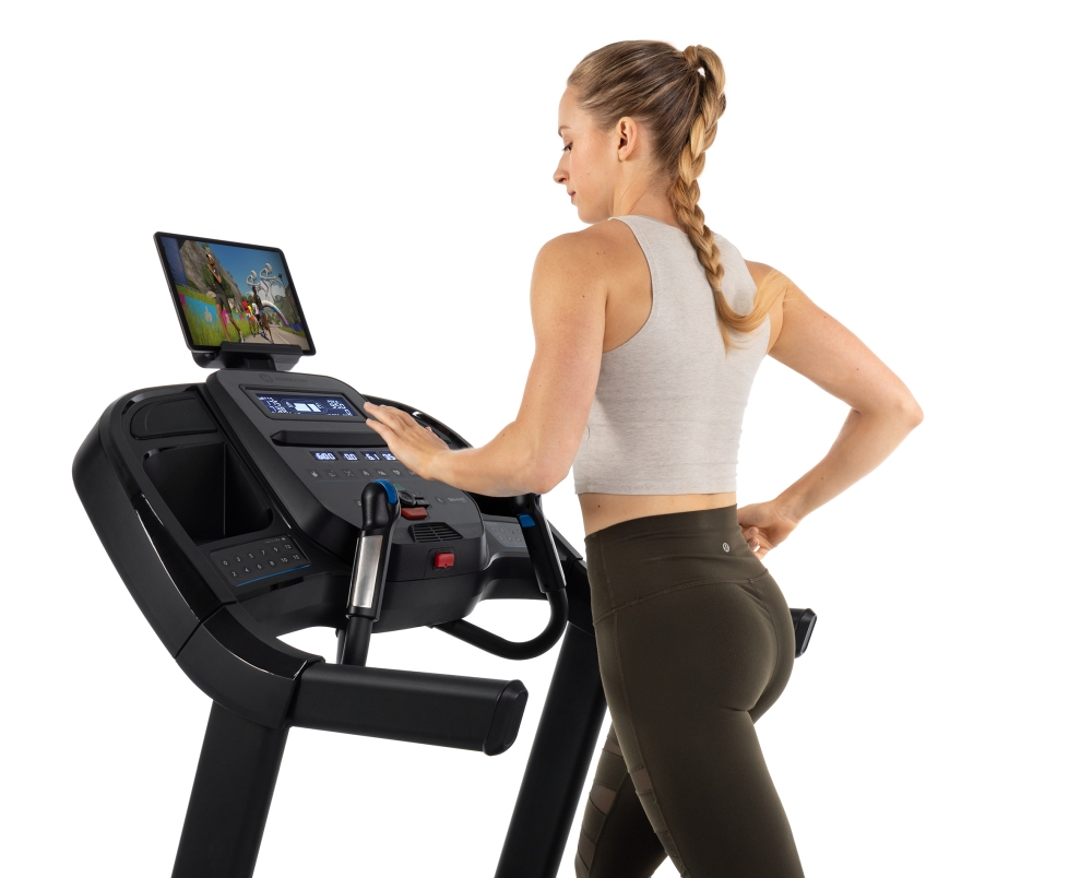 Bieżnia Horizon 7.0AT – panel sterowania i trening w domu