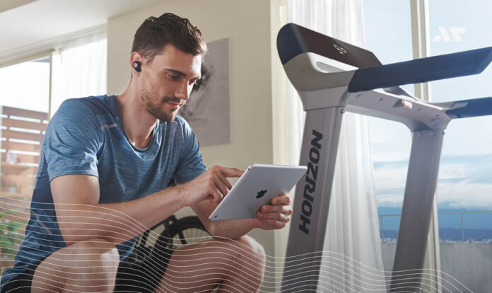 Mężczyzna z bieżnią Horizon