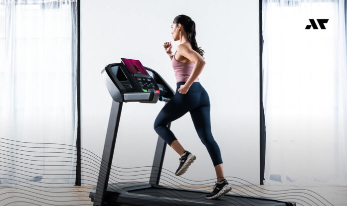 Kobieta biega na bieżni Horizon