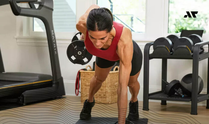 Trening siłowy w domu z hantlami regulowanymi Matrix – ćwiczenie wzmacniające górne partie ciała