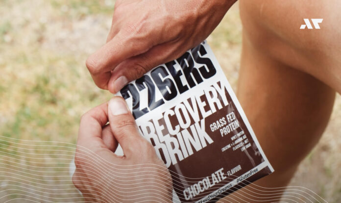 Odżywka białkowa 226ERS przygotowywana po treningu triathlonowym w celu regeneracji
