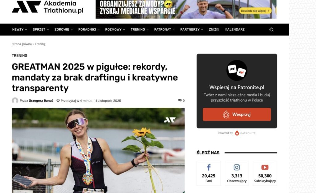 Zawodniczka na mecie zawodów Greatman Triathlon 2025 z medalem po wyścigu
