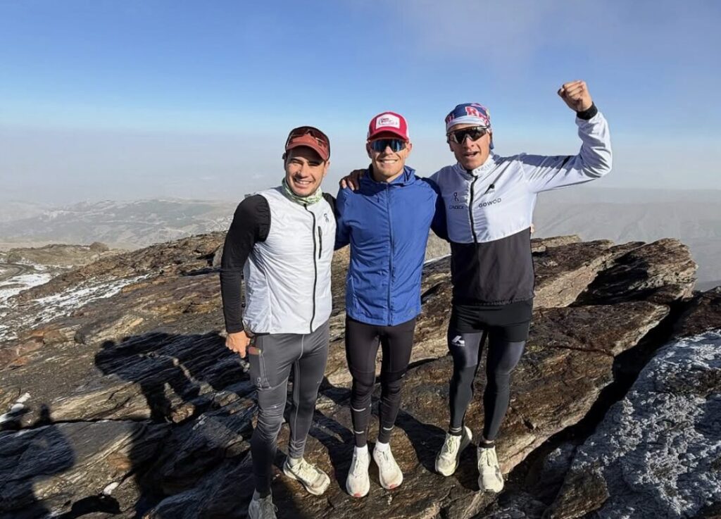 Kristian Blummenfelt, Gustav Iden i Casper Stornes podczas obozu wysokogórskiego w Sierra Nevada w trakcie przygotowań do sezonu IRONMAN 2026