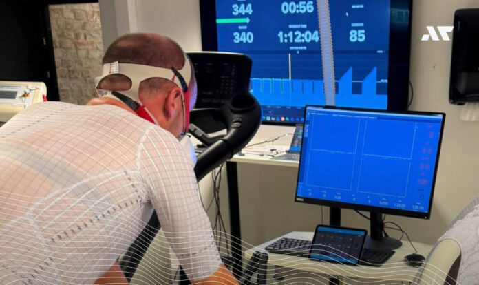 Kristian Blummenfelt podczas testu VO₂ max w laboratorium wydolnościowym