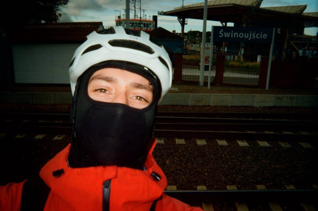 Maciek Duda na treningu kolarskim, przygotowania do triathlonu amatorskiego