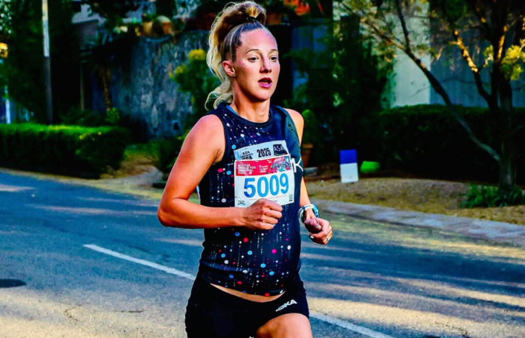 Emma Pallant-Browne podczas biegu na 10 km po powrocie do rywalizacji po porodzie, sezon 2026
