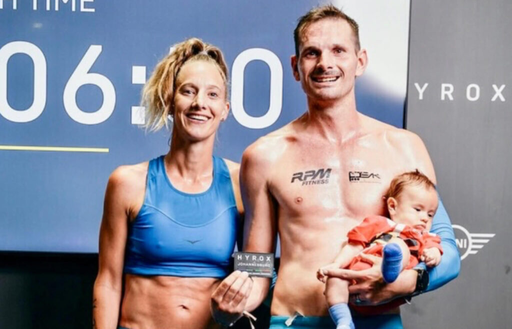 Emma Pallant-Browne po zawodach HYROX z rodziną, powrót do rywalizacji po porodzie, sezon 2026
