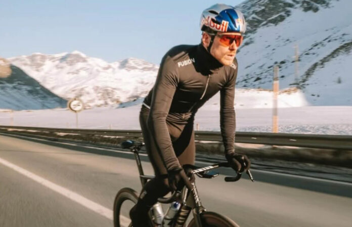 Otarcia triathlon podczas etapu kolarskiego – długotrwały nacisk i tarcie w pozycji aero