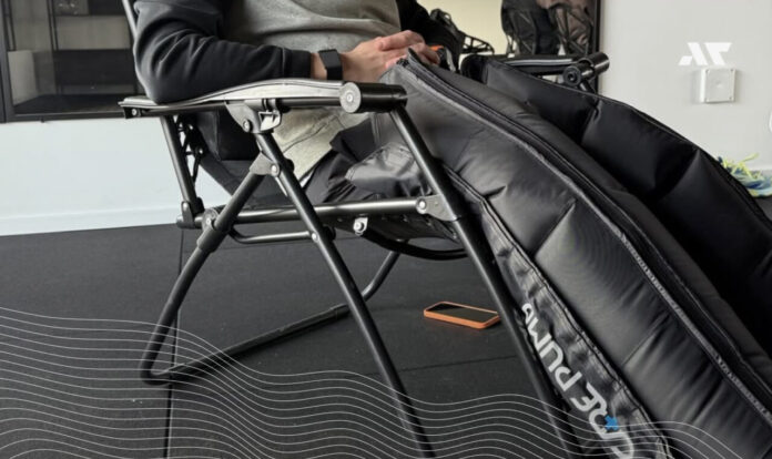 Presoterapia CarePump – drenaż limfatyczny nóg w mankietach uciskowych podczas regeneracji po intensywnym treningu.