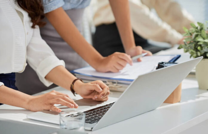 Planowanie treningów triathlonowych przy pracy zawodowej – organizacja sezonu startowego przy komputerze.