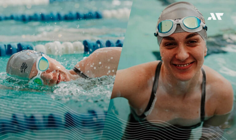 Karolina Szczepaniak podczas próby 72 godzin pływania bez snu na basenie AWF w Warszawie