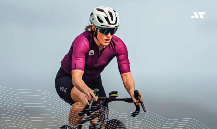 Kat Matthews podczas treningu kolarskiego w przygotowaniach do sezonu 2026 i walki o tytuł mistrzyni świata IRONMAN