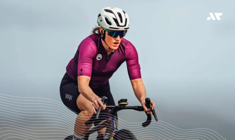 Kat Matthews podczas treningu kolarskiego w przygotowaniach do sezonu 2026 i walki o tytuł mistrzyni świata IRONMAN